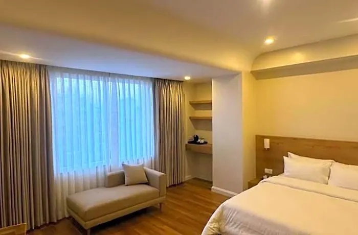 Snow Lion Hotel 4*
