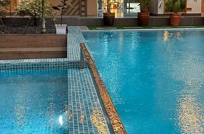 Snow Lion Hotel 4*